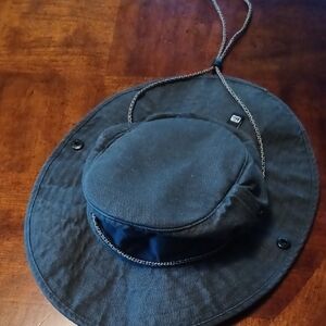 REI Green Wide-Brim Adventure Hat with Adjustable Chin Cord